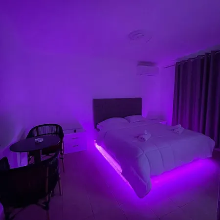 Bed & Breakfast Escape *